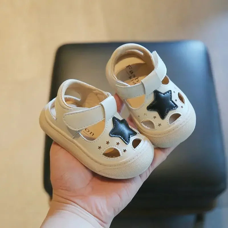 Baby Beach Shoes Non-slip Soft Sole 2025 Summer New Kids Walking Shoes Hollowed-out Breathable Baby Flat Shoes Cute Stars Sweet