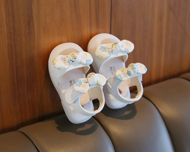 Baby Walking Shoes Non-slip Toes Capped Girls Beach Shoes with Flower 2025 Summer New Kids Sandals Double Bows Sweet Soft Sole