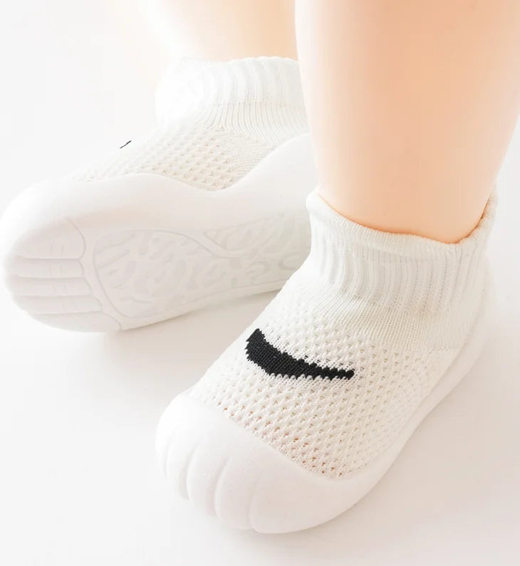 Baby Walking Shoes Spring and Autumn Anti Slip Soft Soled Shoes Indoor Pre Step Baby and Toddler Shoes