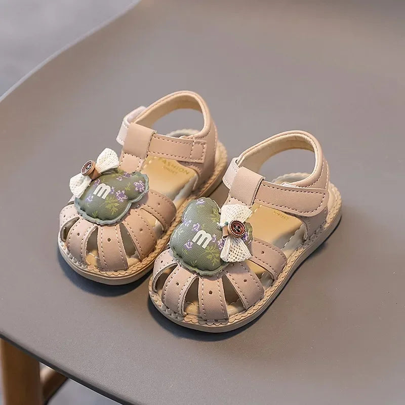 Baby Walking Shoes with Cute Bears Kids Sandals Non-slip T-strap 2025 Summer New Baby Girls Beach Shoes Soft Sole Size 16-20
